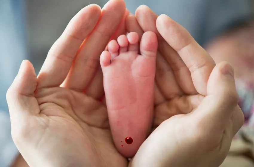 Cuidado com o bebê na triagem neonatal